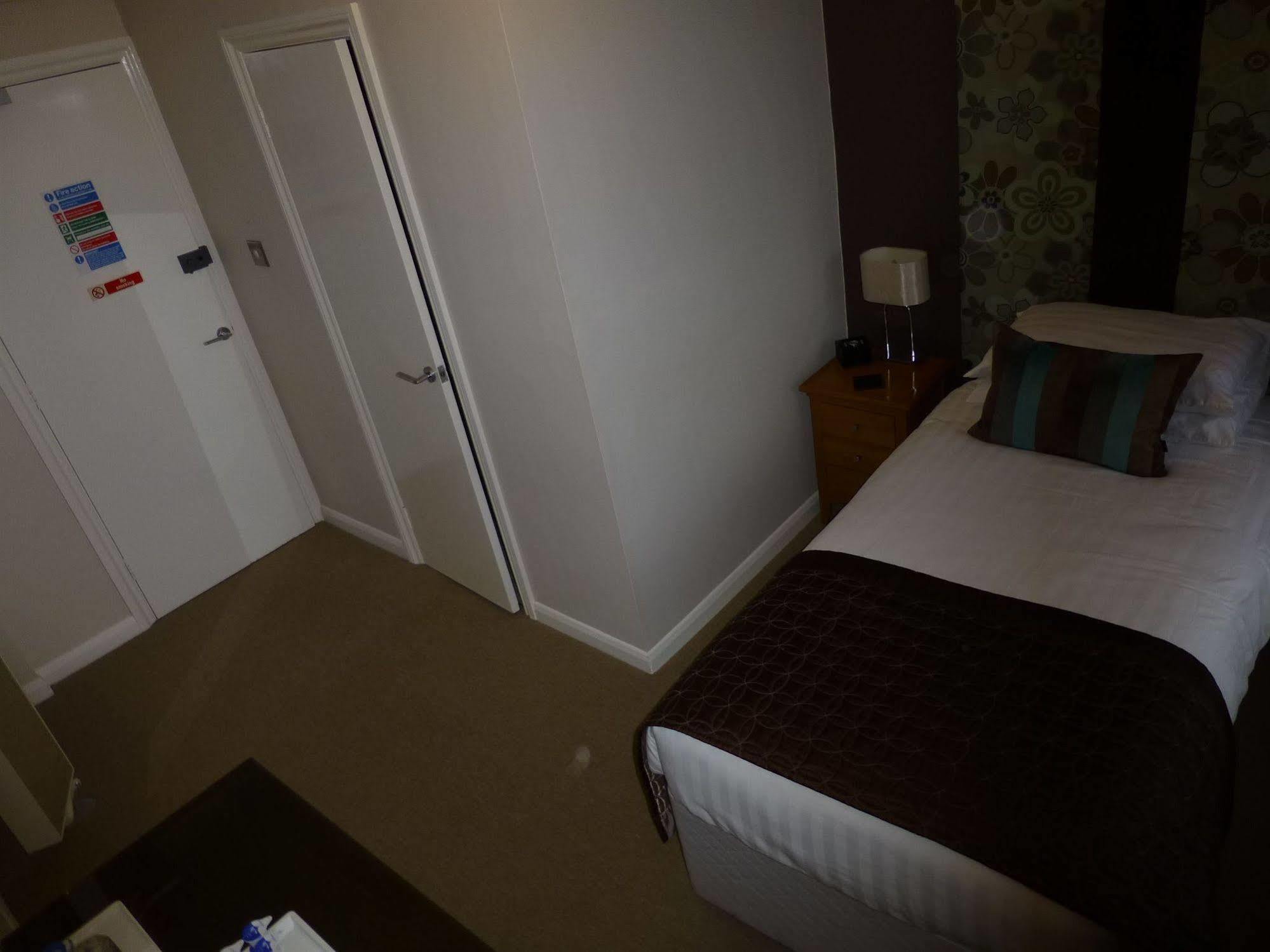 Waters Reach Guest House Christchurch  Exteriör bild